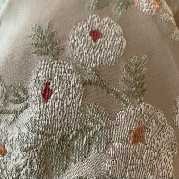 Sheila Devlin gold Silk Tapestry with tassels. Great runner for the holidays - Picture 6 of 6